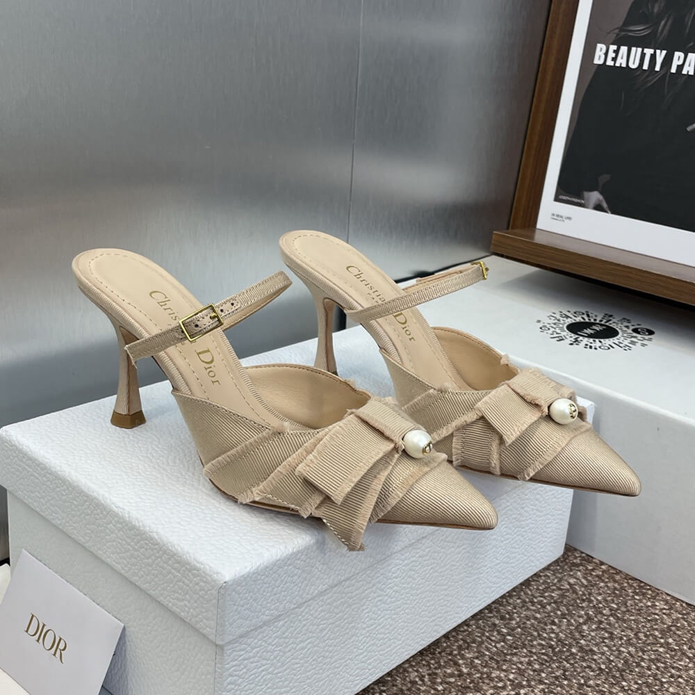 D10r AD10rable Heeled Mule