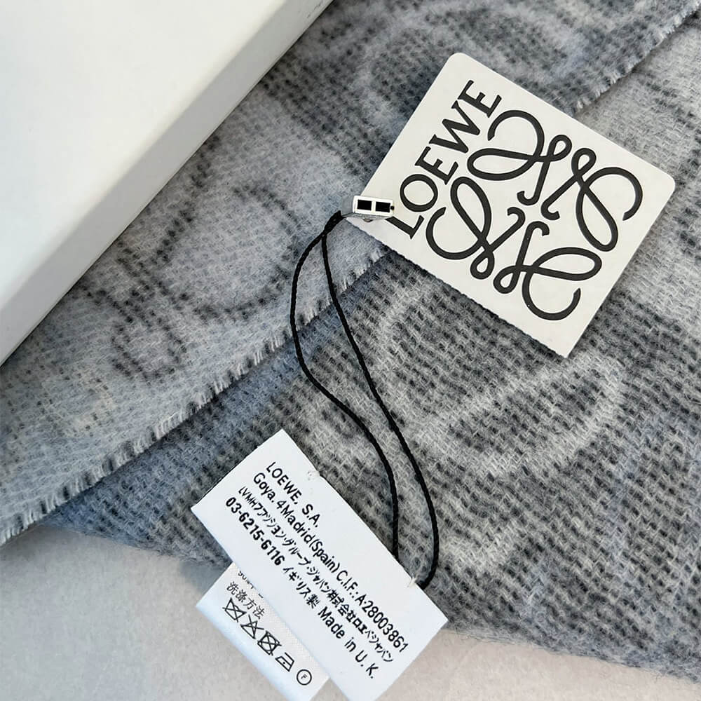 L0ew* Scarf in wool and cashmere