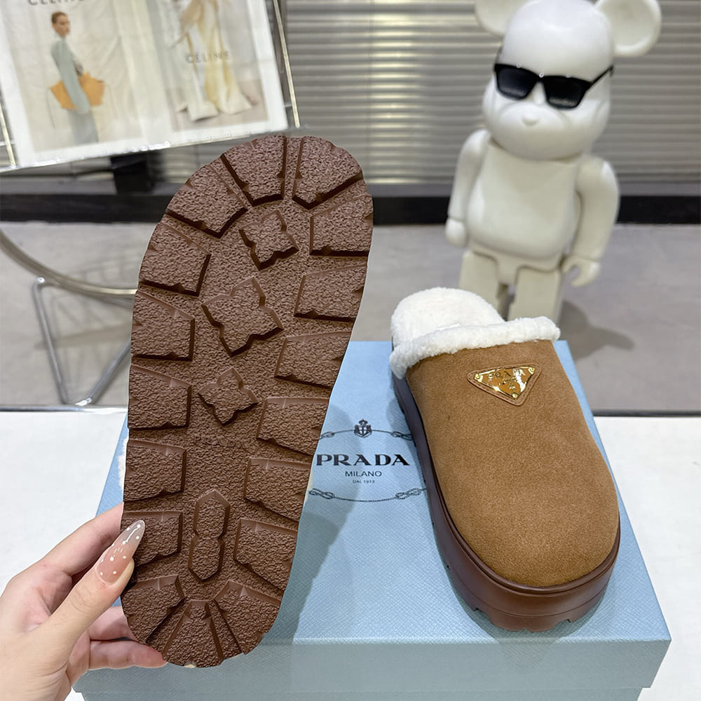 Pra*a Slippers
