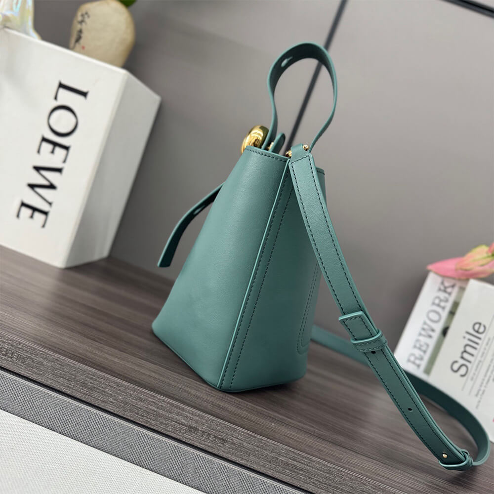 L0ew* Mini Pebble bucket in smooth calfskin(high-end grade)