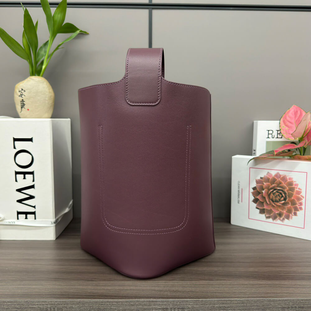 L0ew* Medium Pebble bucket in smooth calfskin(high-end grade)