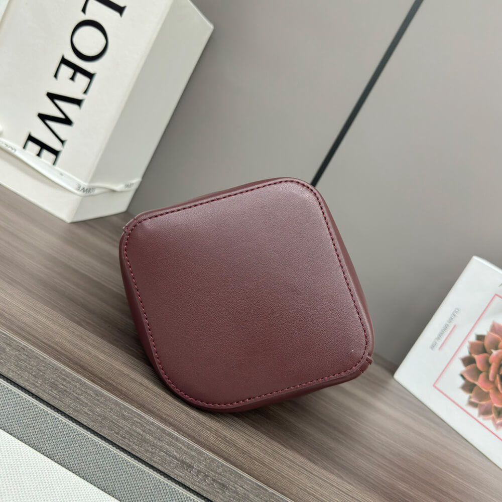 L0ew* Mini Pebble bucket in smooth calfskin(high-end grade)
