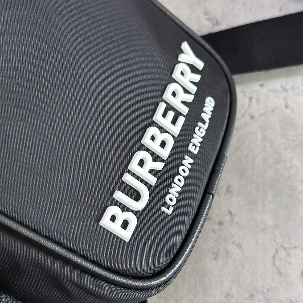 Bv*b*rry Vertical Paddy Bag